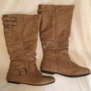Tan buckle boots